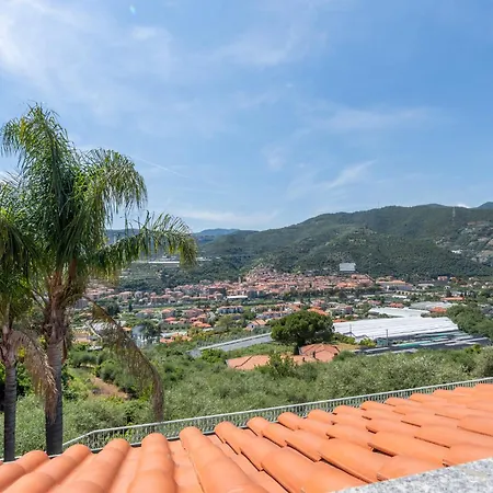 Villa M - Pool&panorama Castellaro (Liguria)